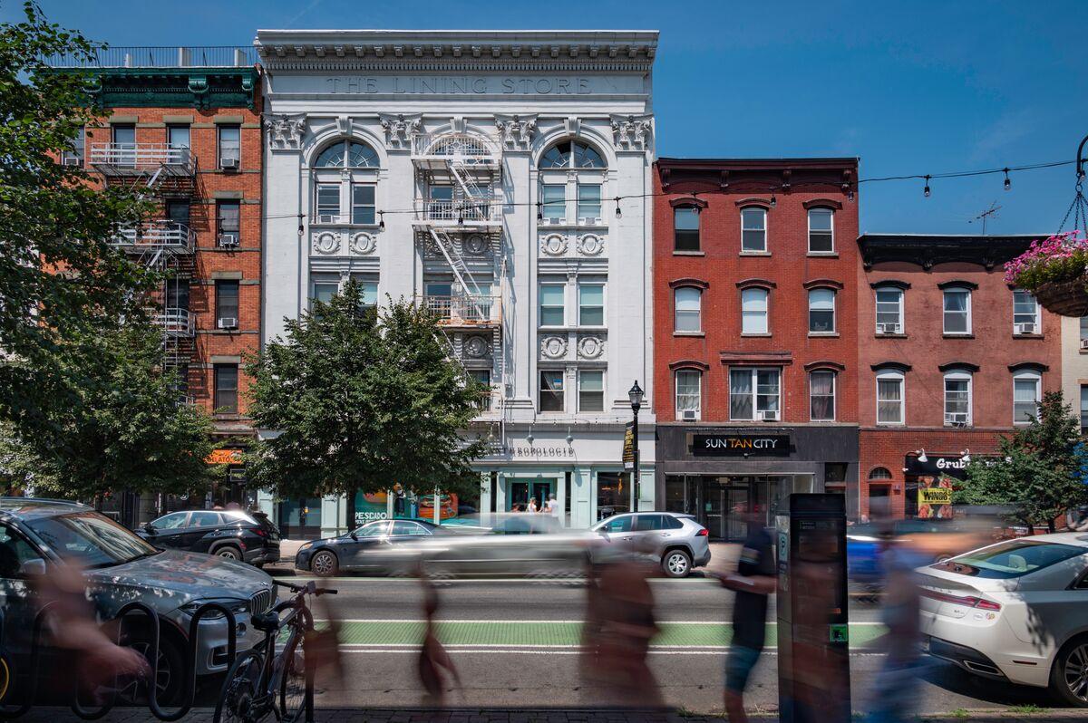 Federal Realty has fine-tuned its retail tenant mix, bringing in new-to-market brands that complement the eclectic blend of shops and restaurants